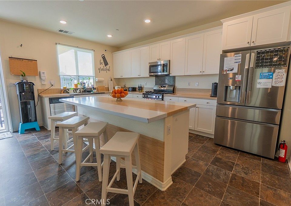 Primary suite at 1099 Little Leaf St, Calimesa